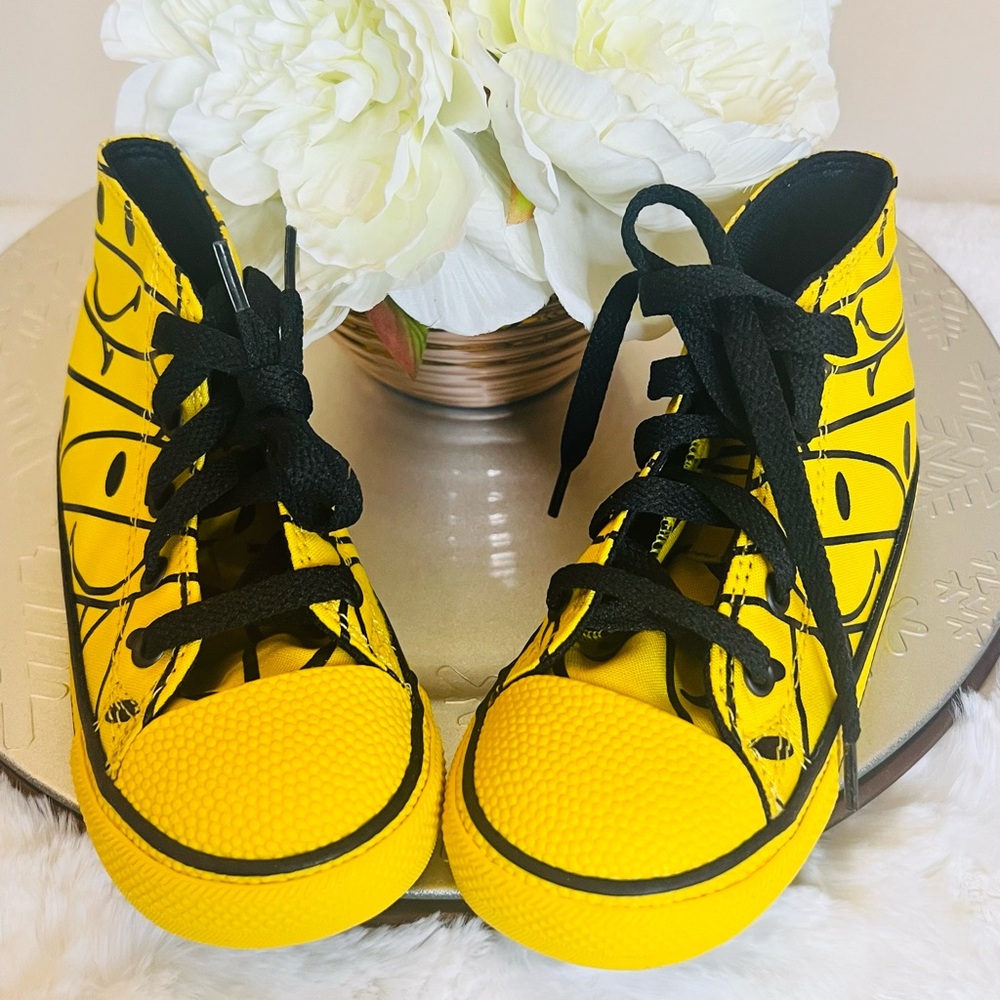 CONVERSE Kids Hi-Top‎ Sneakers Yellow Smiley Print NWOT Box| Size 9